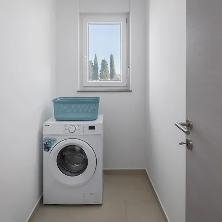 4 Bedroom In * Kastelir