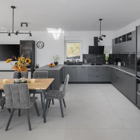 4 Bedroom In *