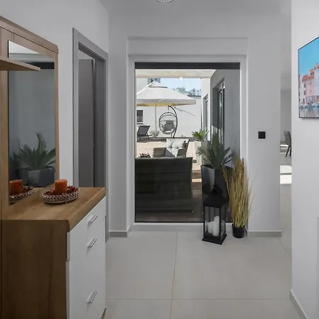 Holiday home 4 Bedroom In Kastelir