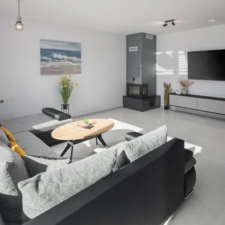 4 Bedroom In Holiday home