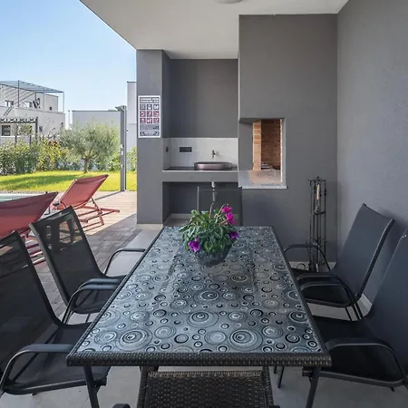 4 Bedroom In *