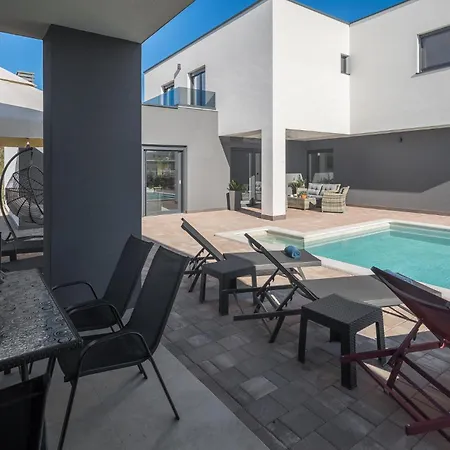 Lovely Home In Kastelir