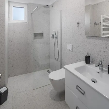4 Bedroom In *