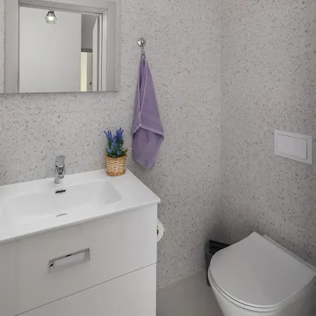 Holiday home 4 Bedroom In Kastelir
