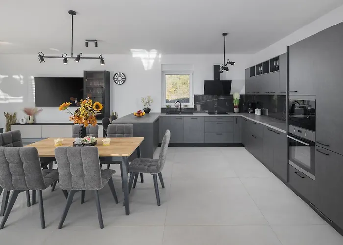 4 Bedroom In *
