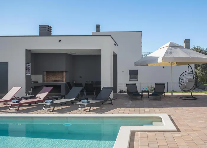 Σπίτι διακοπών 4 Bedroom In *