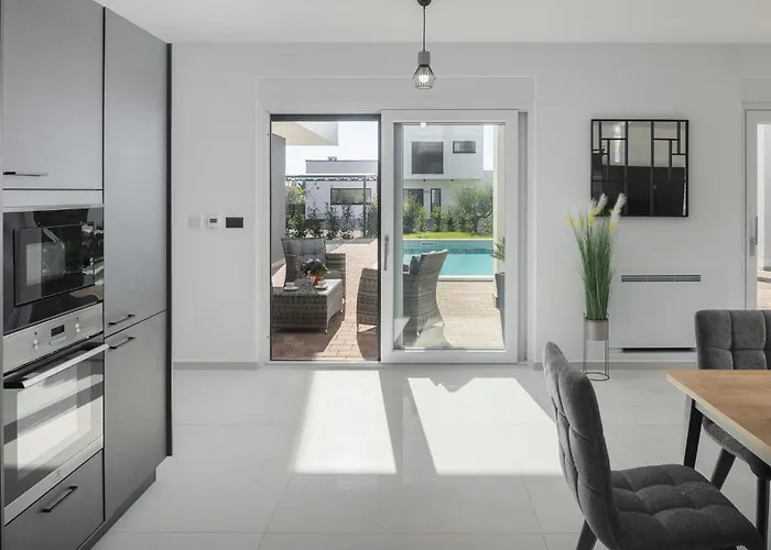 4 Bedroom In Kaštelir