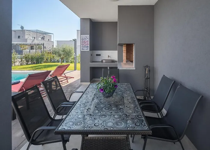 4 Bedroom In *