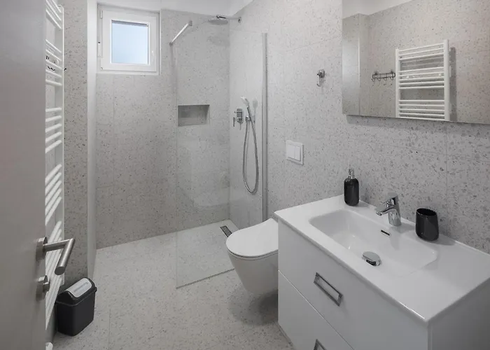 4 Bedroom In *