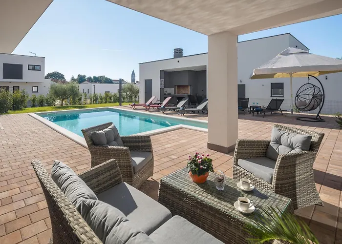 Σπίτι διακοπών 4 Bedroom In *