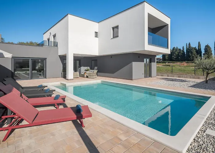4 Bedroom In *