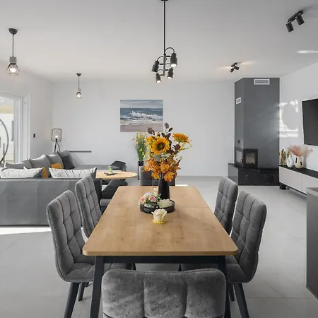 4 Bedroom In 別荘 Kaštelir